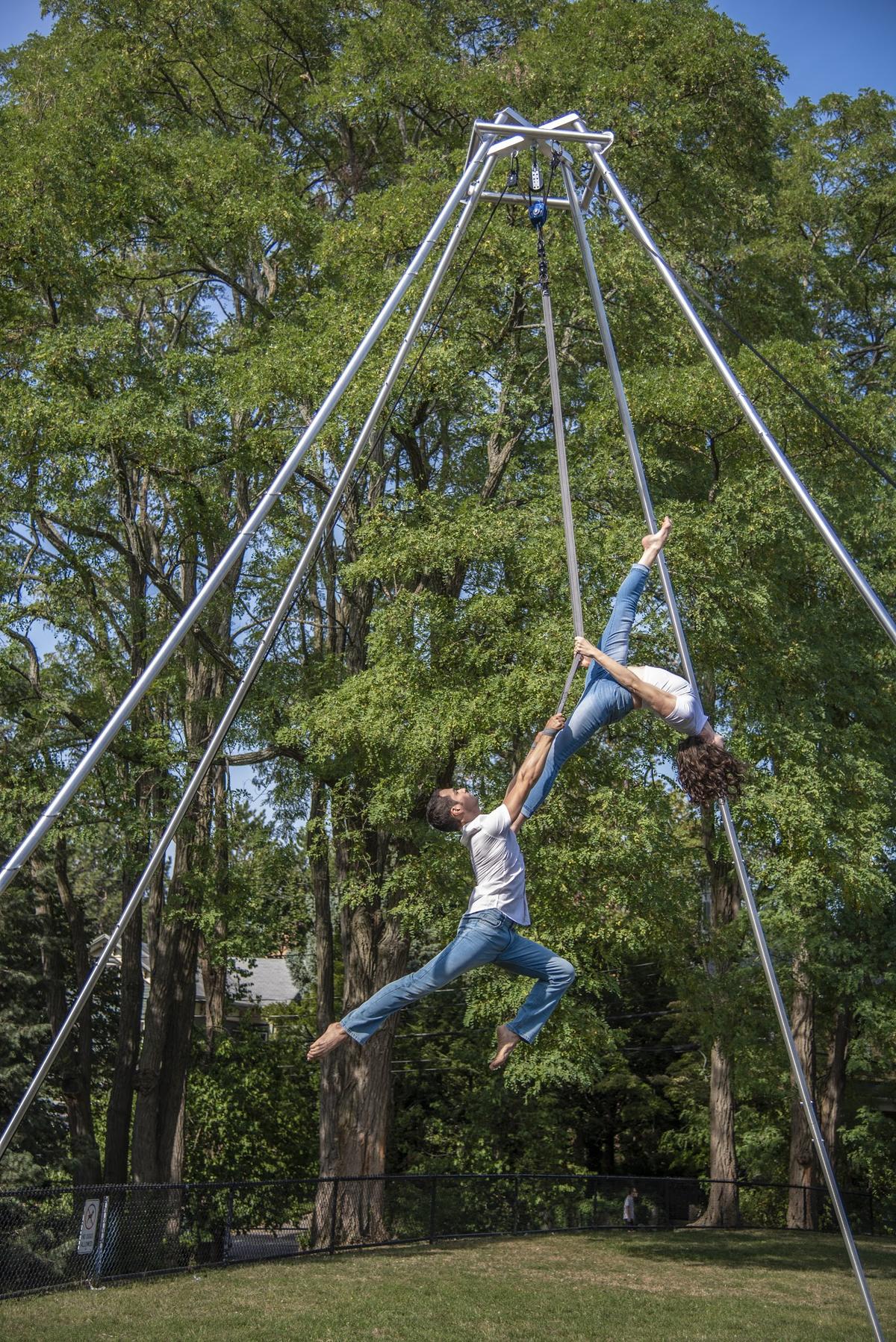 Photo of Ernesto Lea Place and Caitlin Quinn performing as Pas de Deux Straps, courtesy of the artist.
