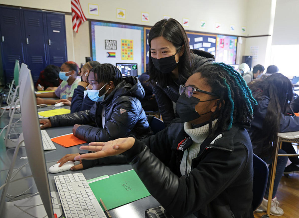 Mayor Wu with BPS Student at computer