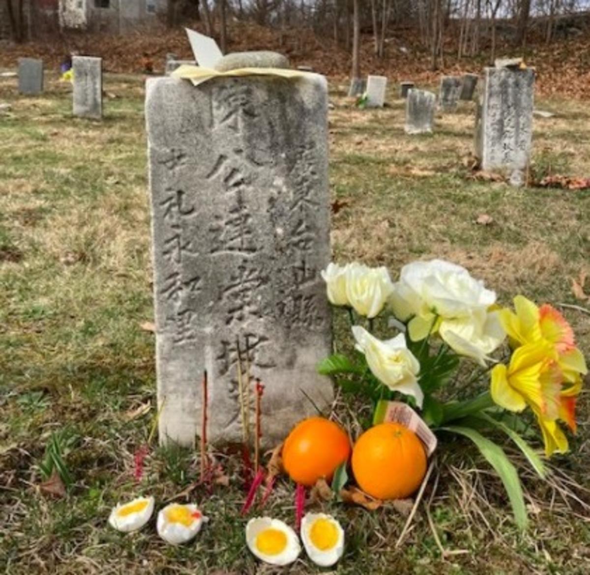 Chinese Grave with offerings 