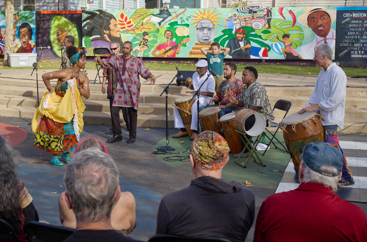 Photo of Mozart Park mural celebration